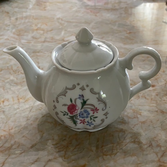 Vintage Summer Garden 16pc Children’s Tea Set - Picture 8 of 10